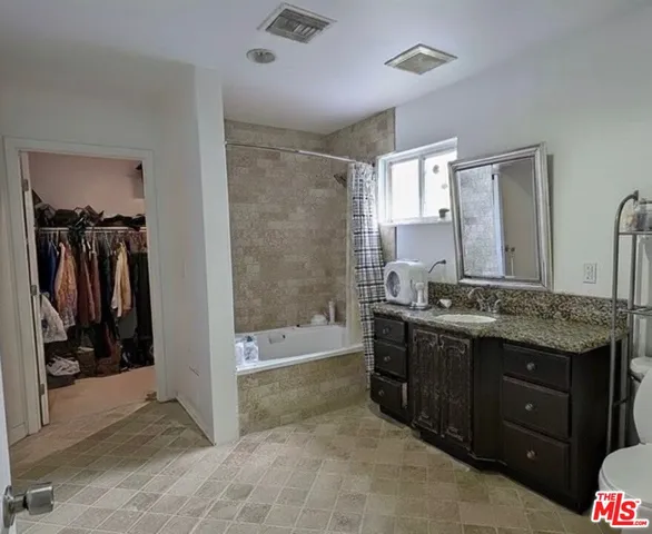 $4,500 | South Harcourt Avenue, Los Angeles, CA 90016