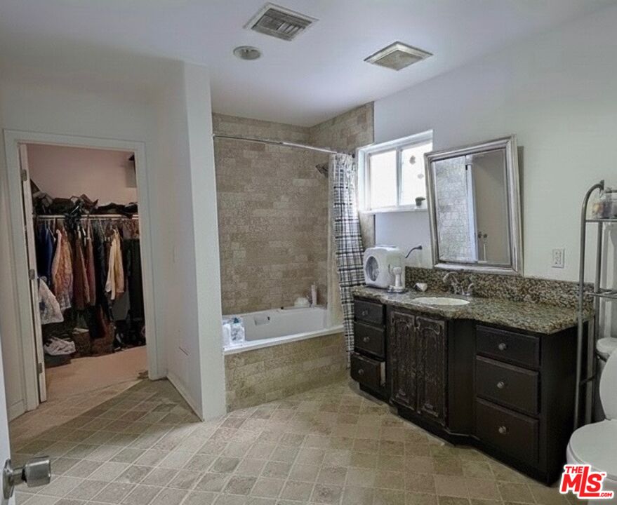 South Harcourt Avenue Los Angeles, CA 90016 - Photo 5 of 5