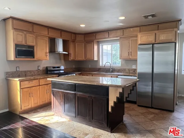 $4,500 | South Harcourt Avenue, Los Angeles, CA 90016