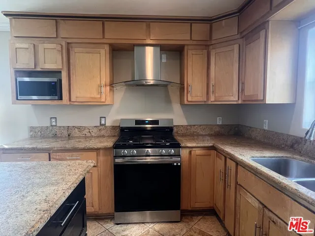 $4,500 | South Harcourt Avenue, Los Angeles, CA 90016