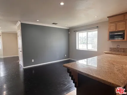 $4,500 | South Harcourt Avenue, Los Angeles, CA 90016