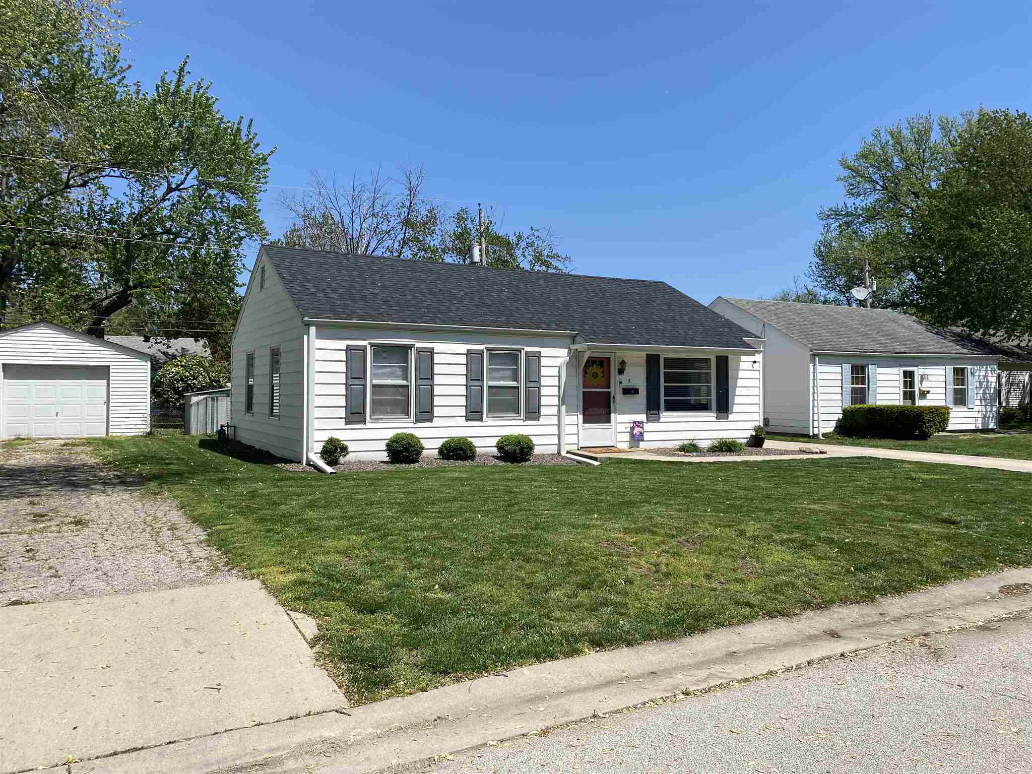 5 Reed Court Springfield, IL 62704 - Photo 3 of 19 Gallery Image 3