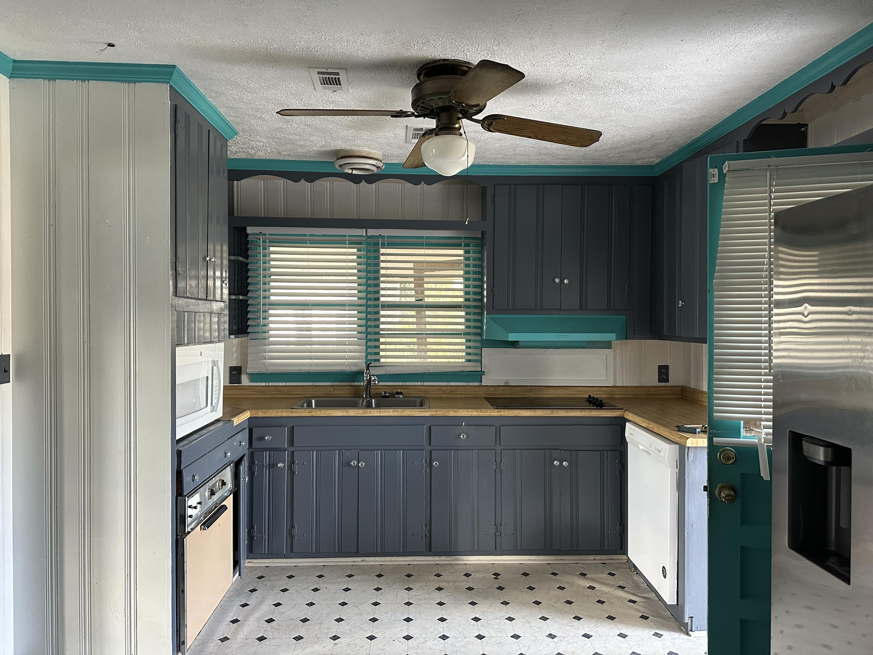 118 Alexander Street Crawfordville, GA 30631 - Photo 15 of 16 Kitchen