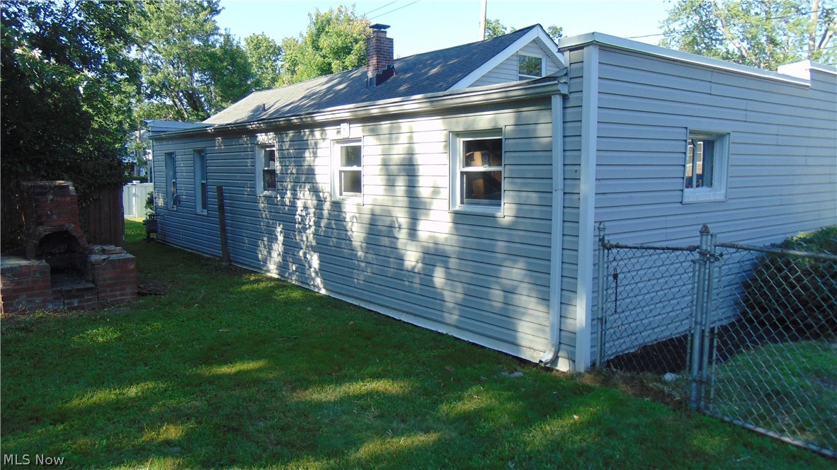 34090 Roberts Road Eastlake, OH 44095 - Photo 7 of 42