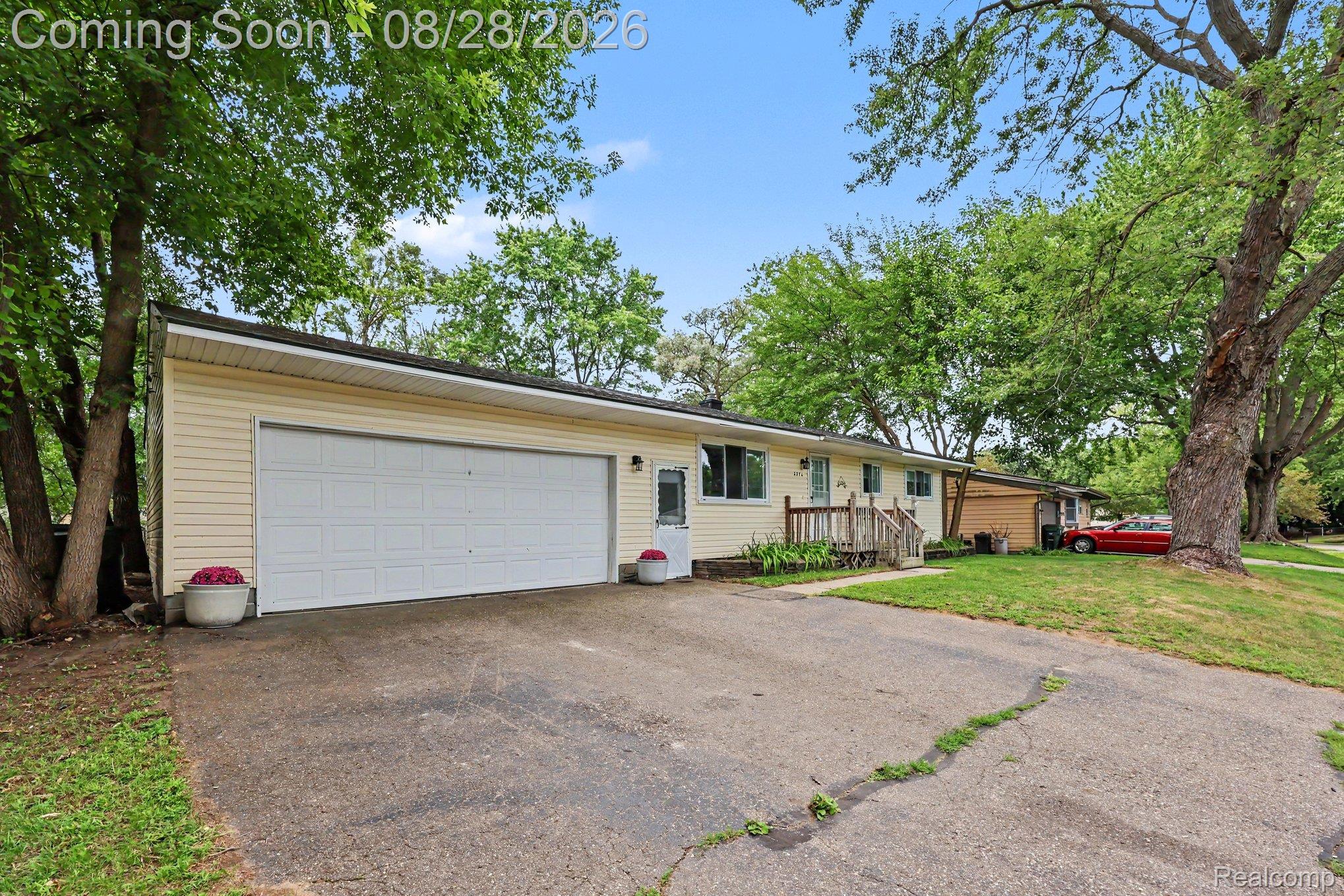 3376 Chalice Road Lake Orion, MI 48359 - Photo 19 of 31 022_file_2431.jpg