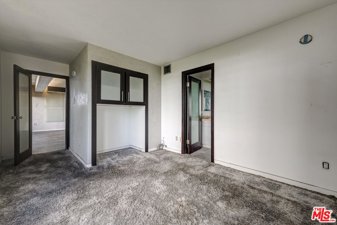 10590 Wilshire Boulevard, Unit 504 Los Angeles, CA 90024 - Photo 28 of 53 an empty room with closet