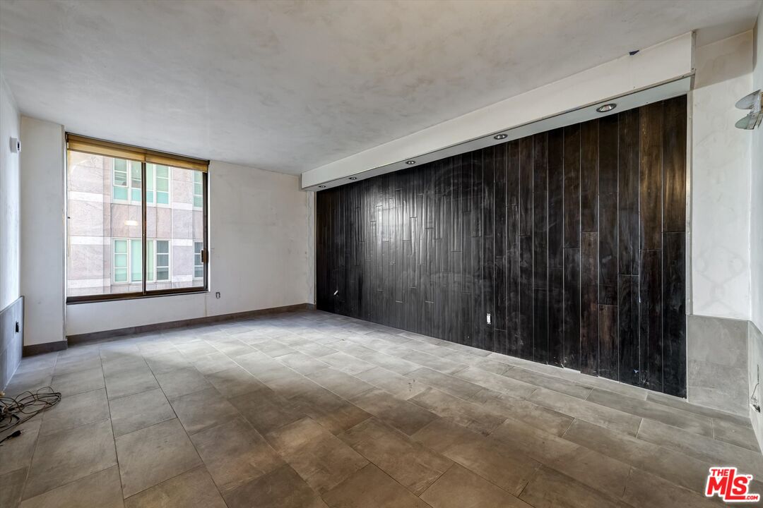 10590 Wilshire Boulevard, Unit 504 Los Angeles, CA 90024 - Photo 32 of 53 an empty room with windows