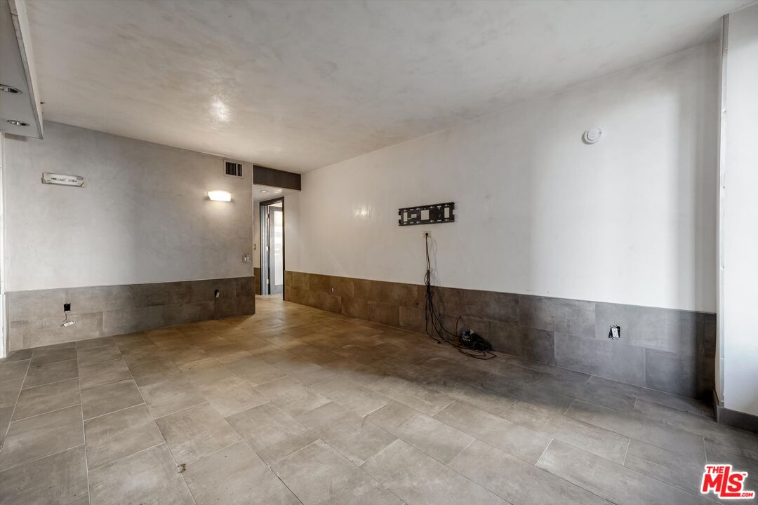 10590 Wilshire Boulevard, Unit 504 Los Angeles, CA 90024 - Photo 35 of 53 a view of an empty room