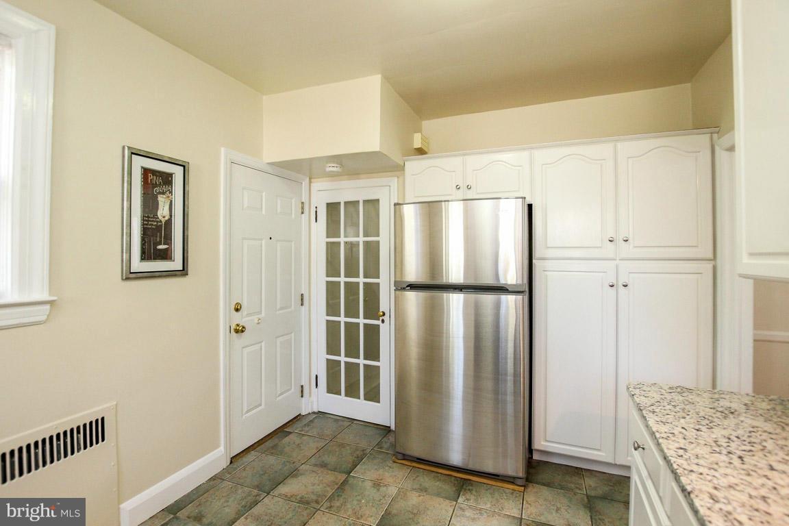 11 Cedarwood Road Catonsville, MD 21228 - Photo 10 of 30 Beautiful Updated Kitchen