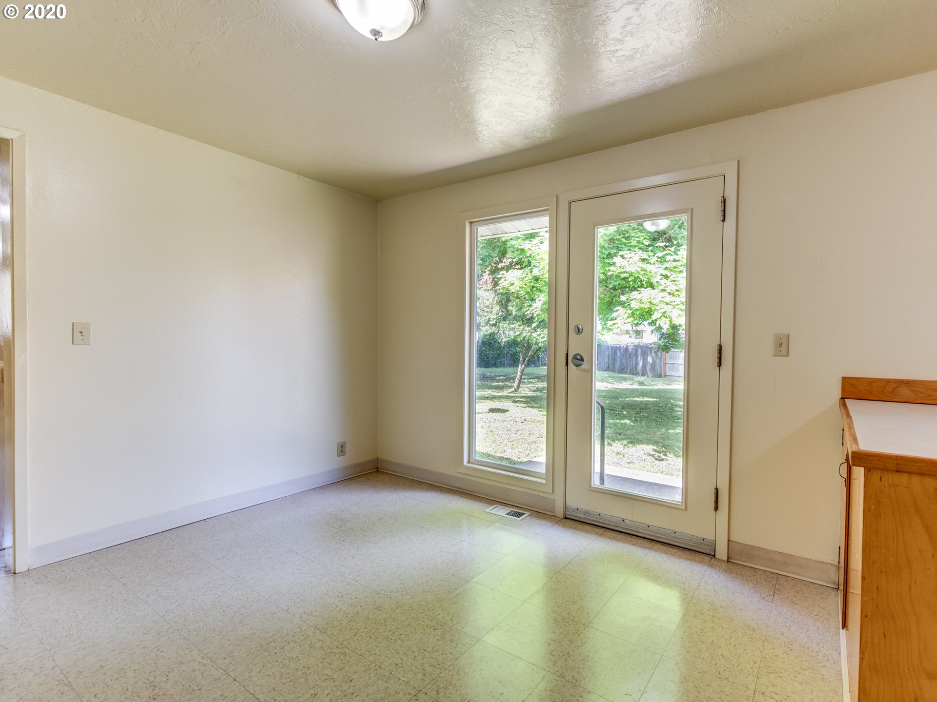 3540 Gilham Road Eugene, OR 97408 - Photo 13 of 26 Gallery Image 13