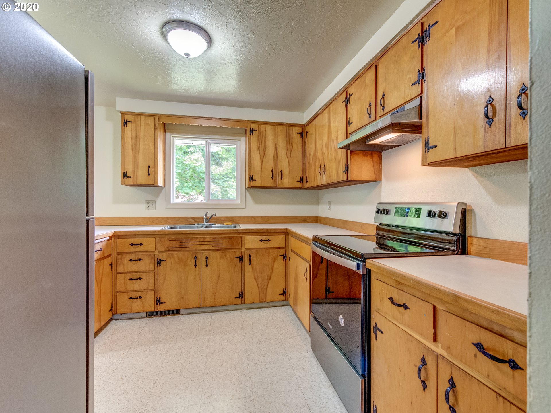 3540 Gilham Road Eugene, OR 97408 - Photo 9 of 26 Gallery Image 9