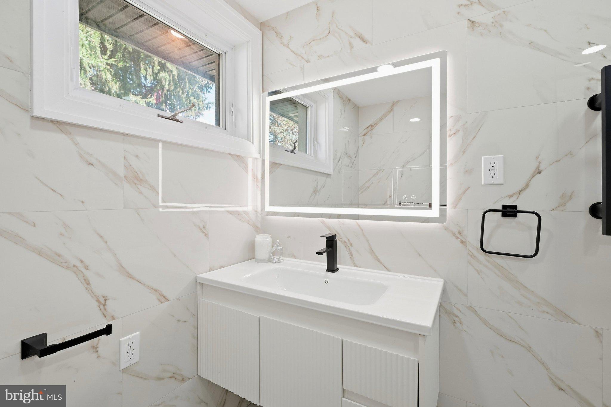 587 Moreland Road Huntingdon Valley, PA 19006 - Photo 28 of 51 Bathroom