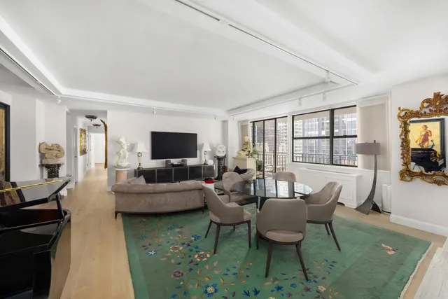 $1,690,000 | 112 West 56th Street, Unit 24S | Theater District