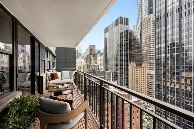 $1,690,000 | 112 West 56th Street, Unit 24S | Theater District