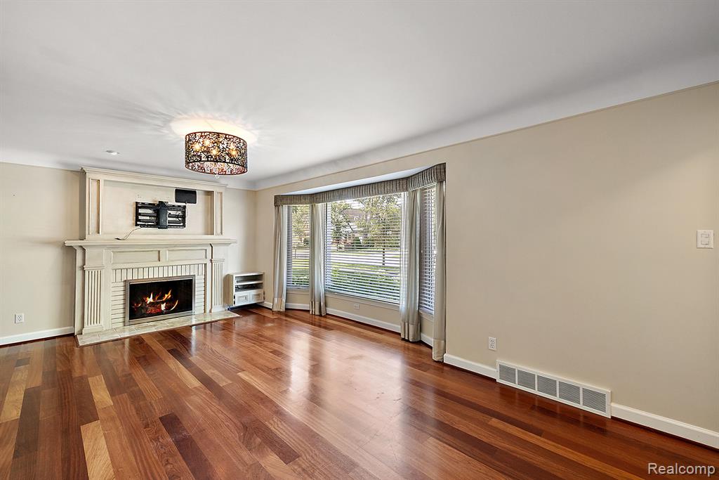 2546 Dorchester Road Birmingham, MI 48009 - Photo 6 of 52 Gallery Image 6