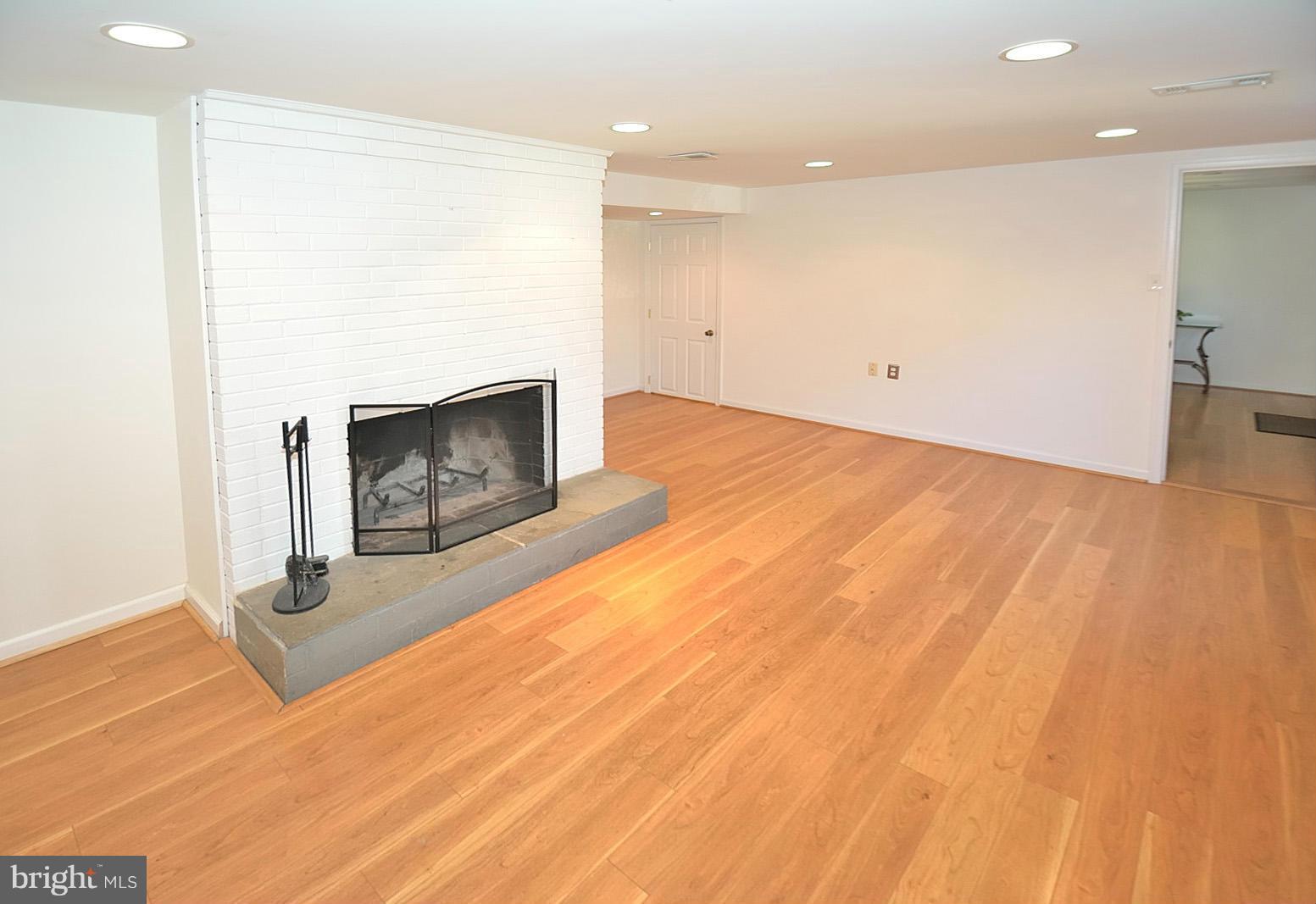 7529 Murillo Street Springfield, VA 22151 - Photo 21 of 30 Family Room w/fpl