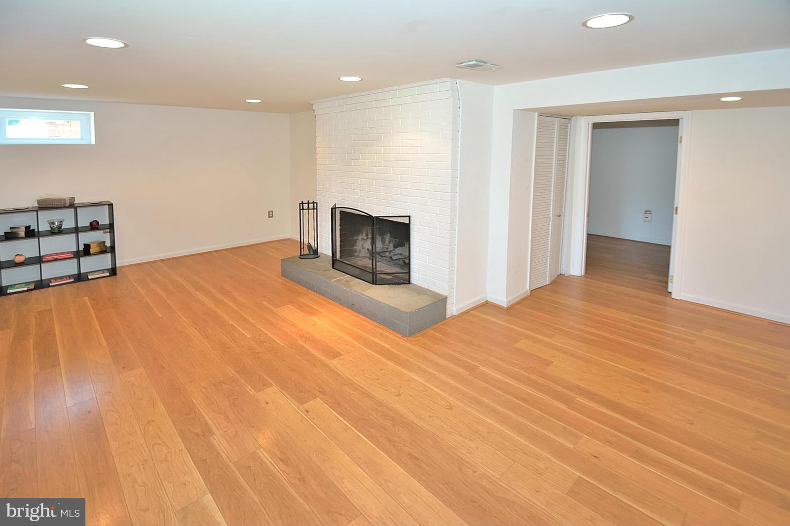 7529 Murillo Street Springfield, VA 22151 - Photo 22 of 30 Family Room Off Foyer