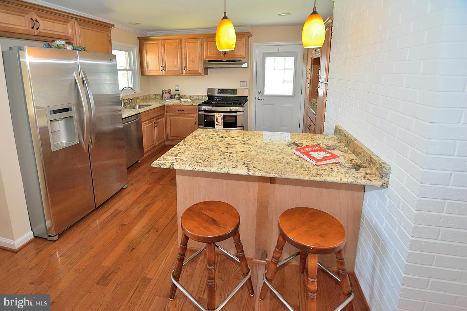 7529 Murillo Street Springfield, VA 22151 - Photo 6 of 30 Kitchen w/Island