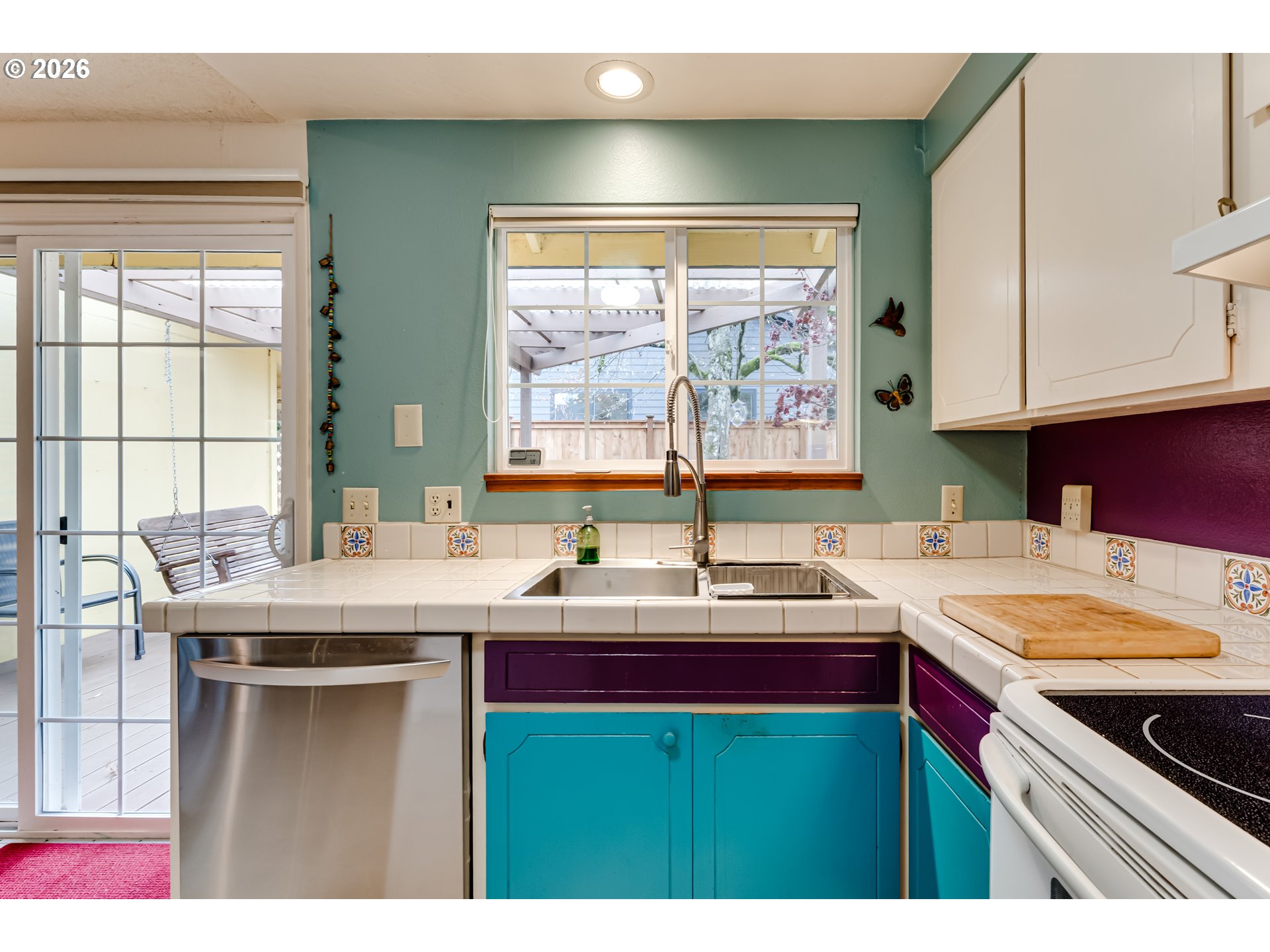 1230 Debrick Road Eugene, OR 97401 - Photo 12 of 30 Kitchen