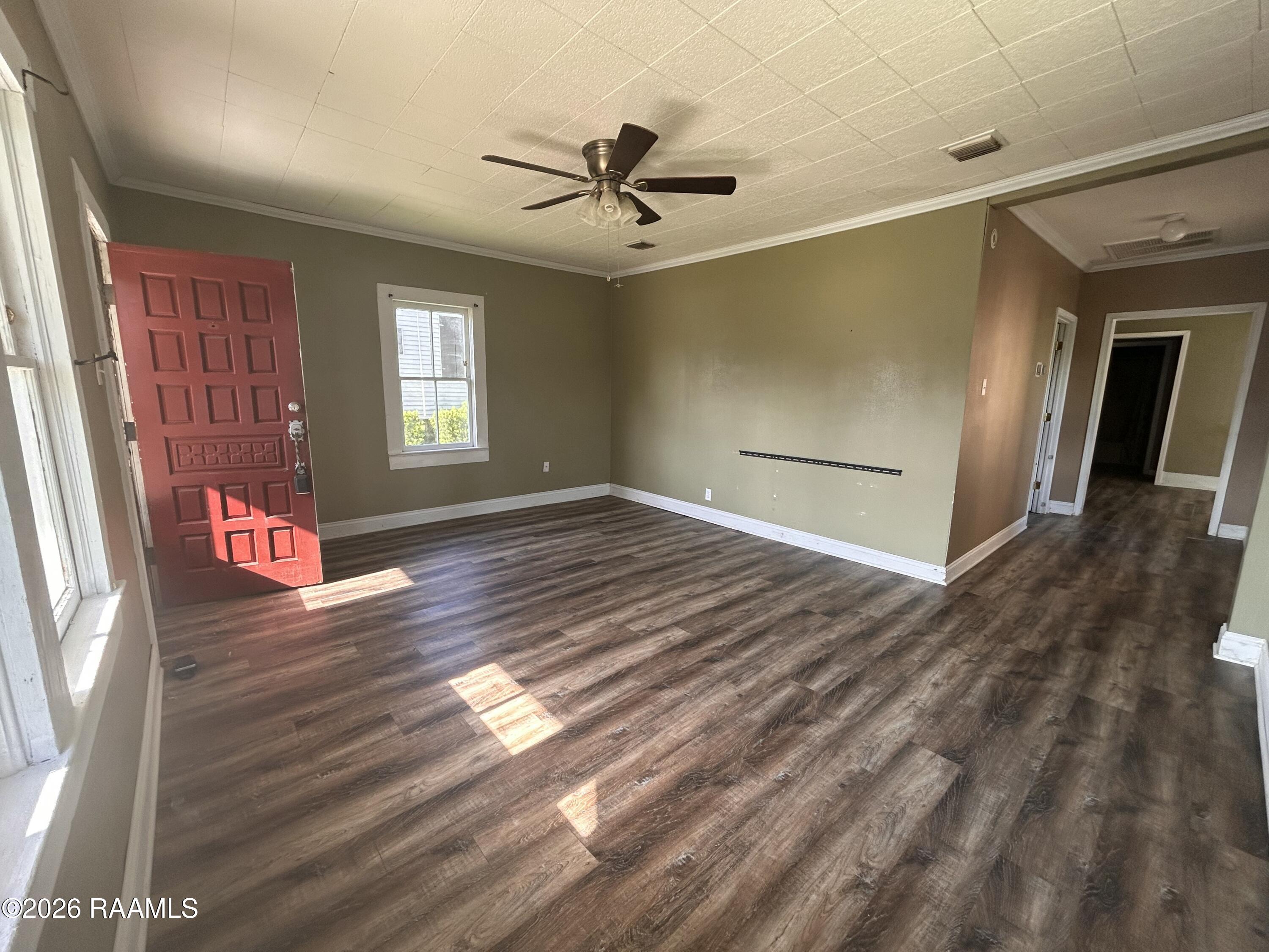 306 South Severin Street Erath, LA 70533 - Photo 3 of 16 Living Room
