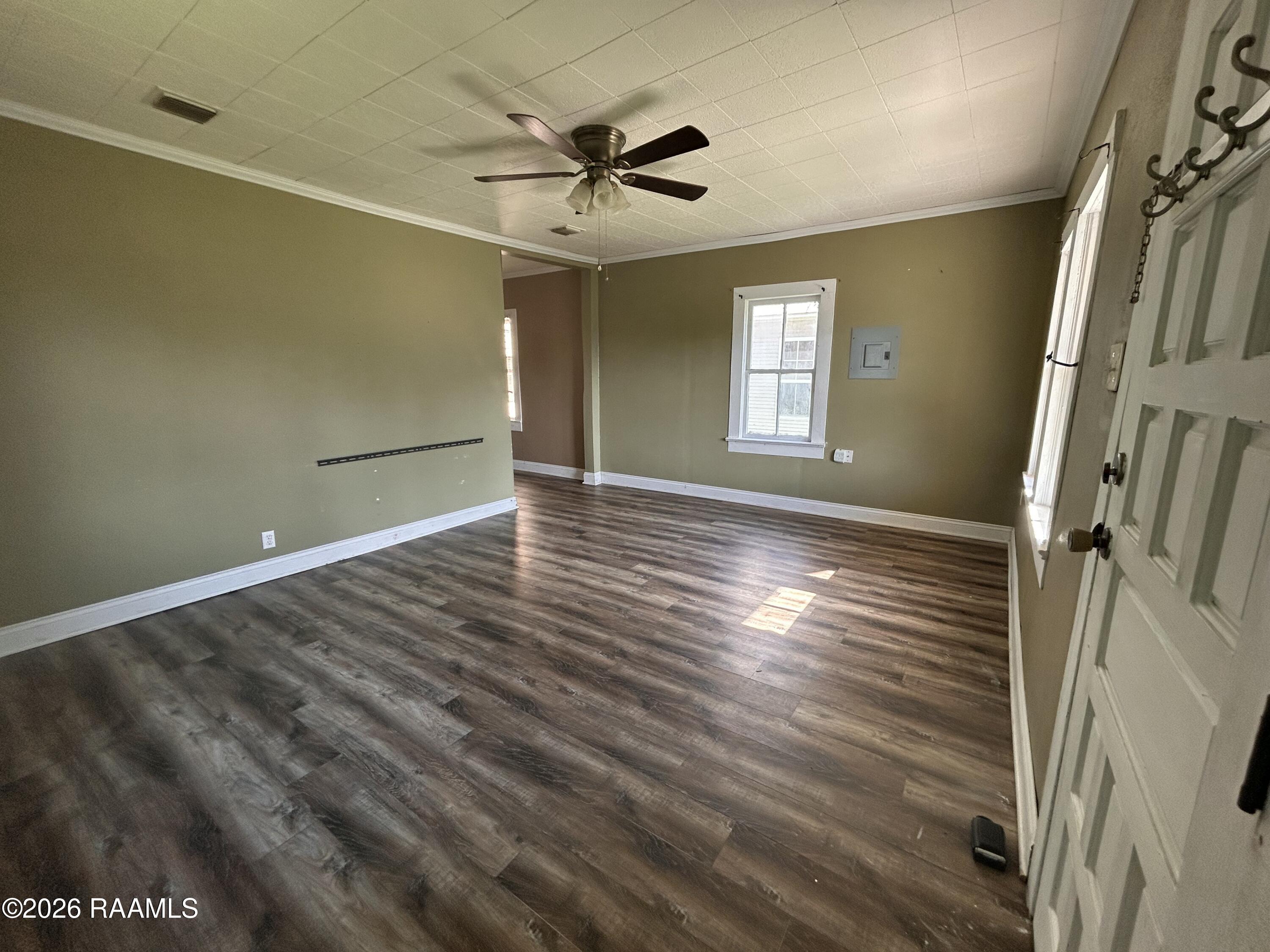 306 South Severin Street Erath, LA 70533 - Photo 4 of 16 Living Room