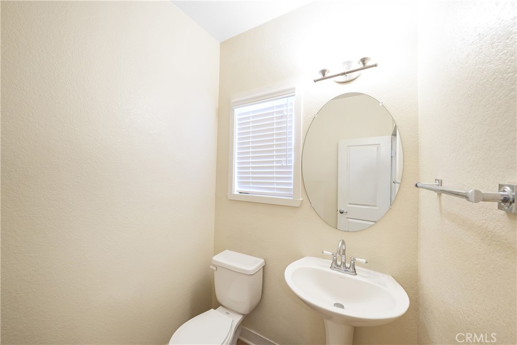 2728 West Ball Road Anaheim, CA 92804 - Photo 8 of 30