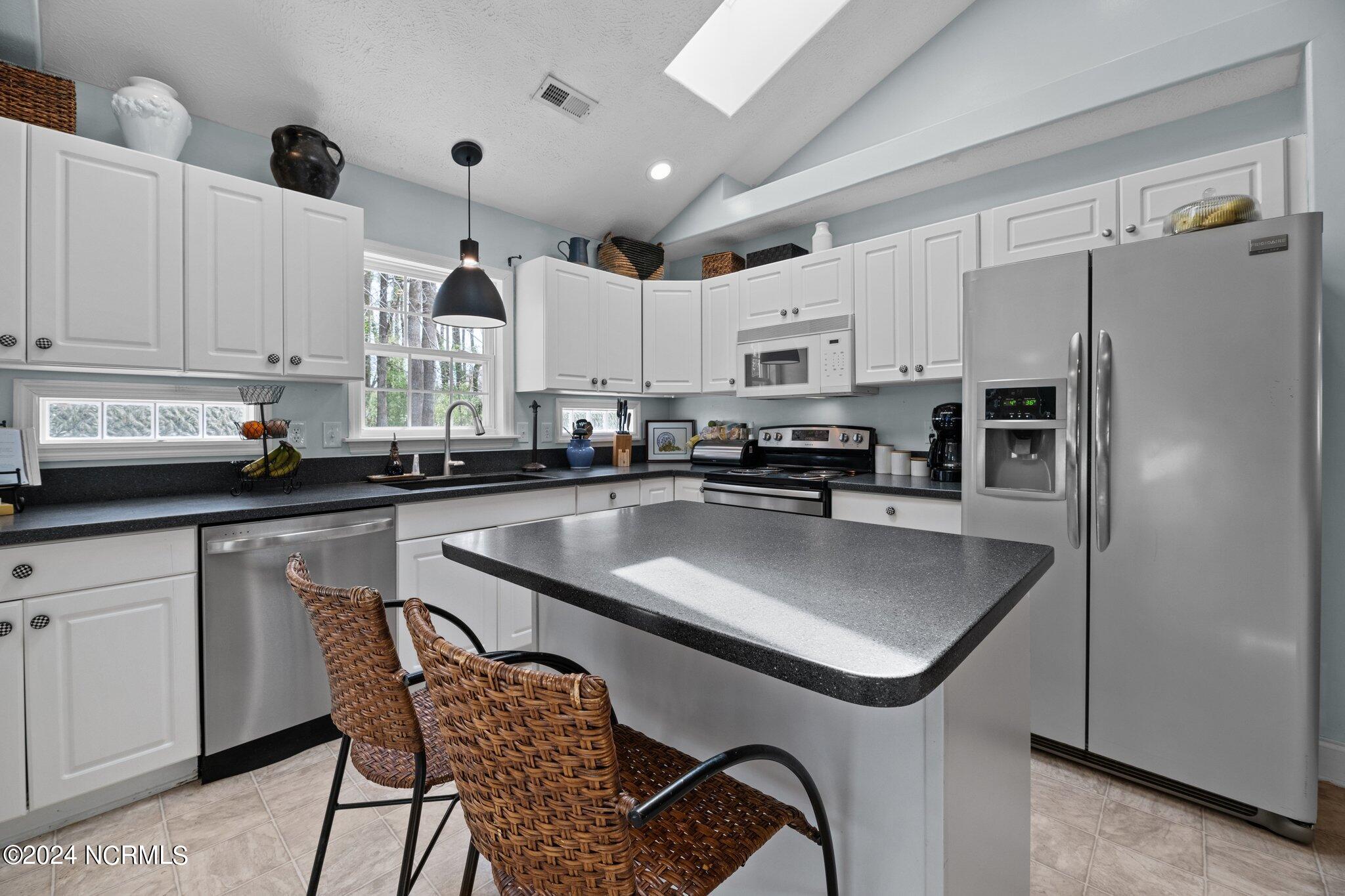 306 Neuchatel Road New Bern, NC 28562 - Photo 14 of 53 32-web-or-mls-DSC_8574