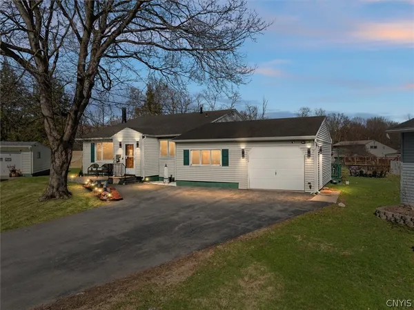 $279,000 | 4 Theresa Court, Utica, NY 13502