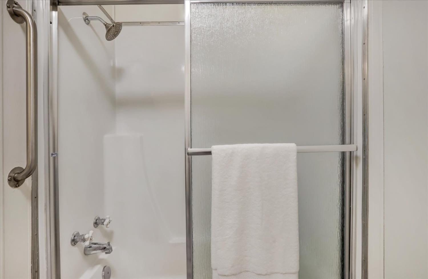 65 Primrose Lane Grass Valley, CA 95945 - Photo 19 of 41 a bathroom with a shower