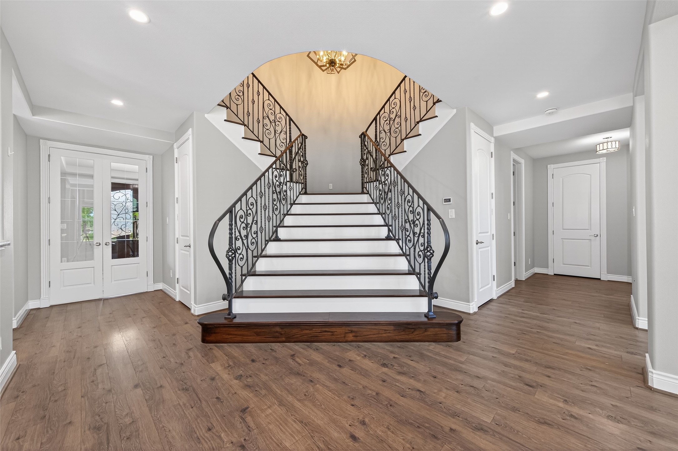 2504 Southline Road Conroe, TX 77384 - Photo 5 of 26 a view of entryway and hall with wooden floor