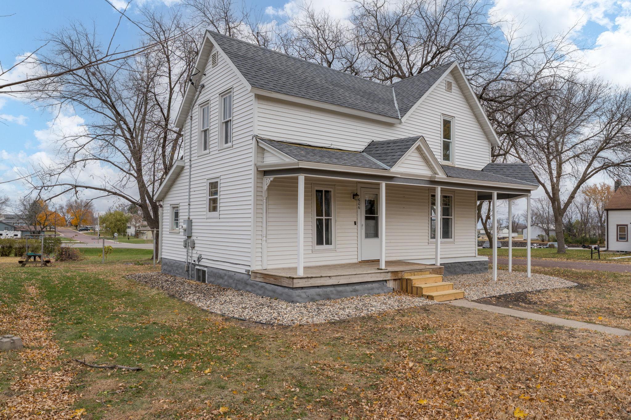 606 Smith Street Northeast Mapleton, MN 56065 - Photo 2 of 40