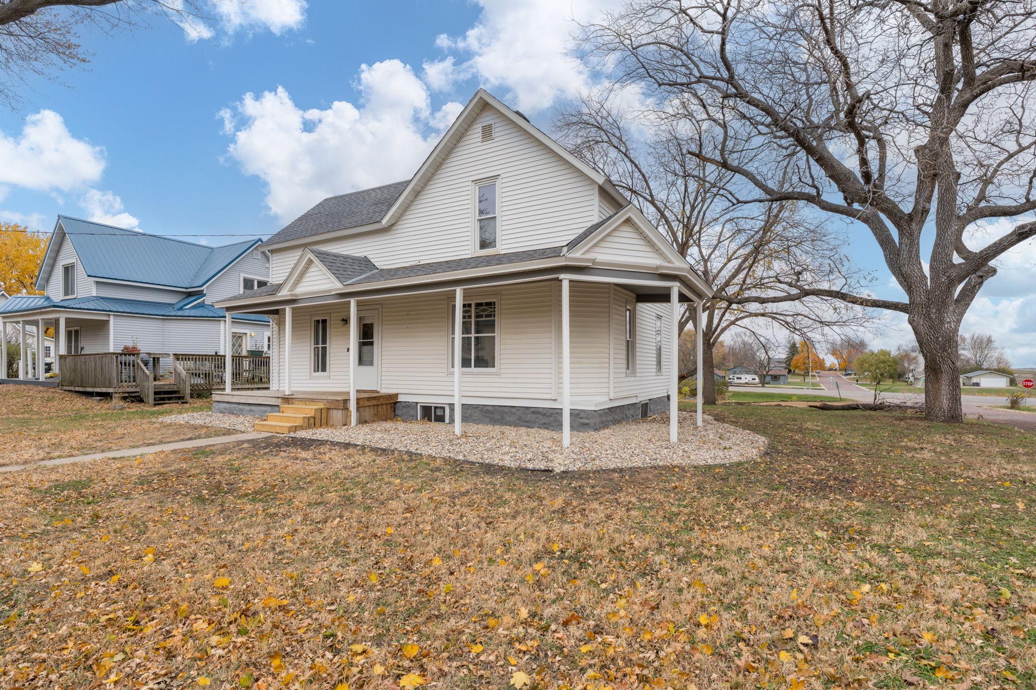 606 Smith Street Northeast Mapleton, MN 56065 - Photo 3 of 40