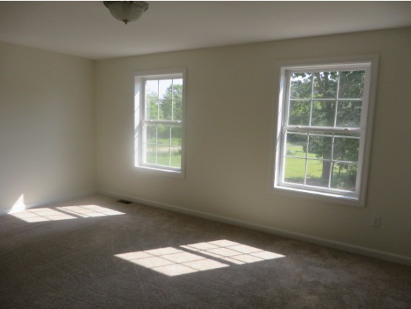 138 Exeter Road, Unit 19 Epping, NH 03042 - Photo 8 of 9