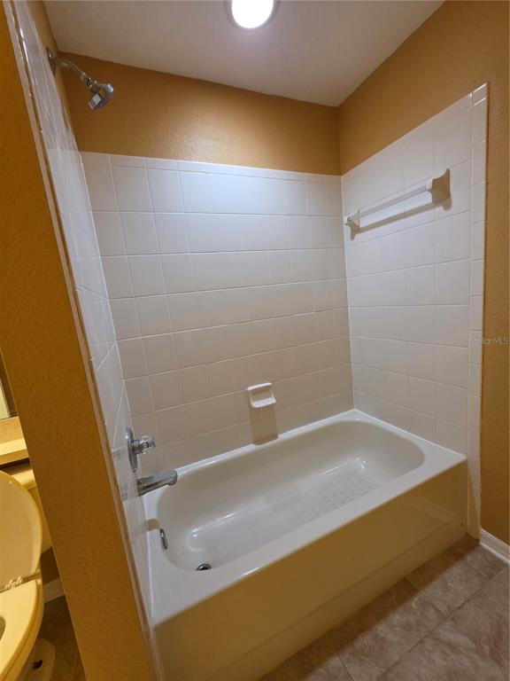 4532 Great Blue Heron Drive Lakeland, FL 33812 - Photo 27 of 33 a bathroom with a tub