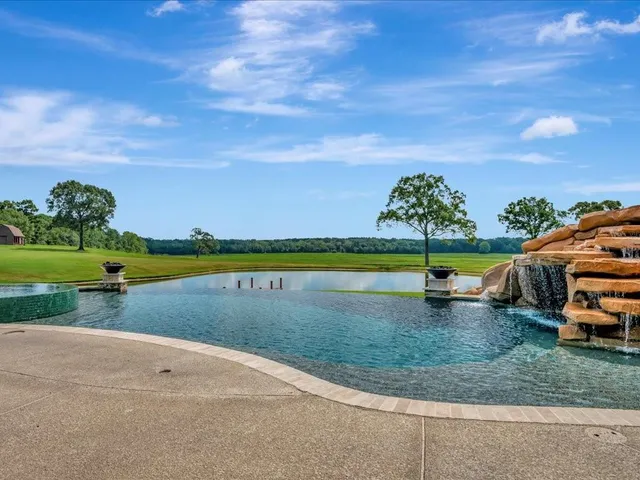 $3,490,000 | 1811 Caspers Cv Road, Lufkin, TX 75904