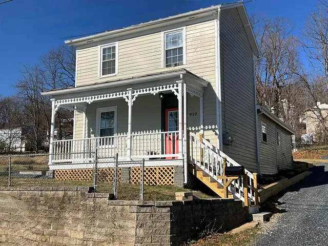 $338,900 | 919 Stuart Street, Staunton, VA 24401