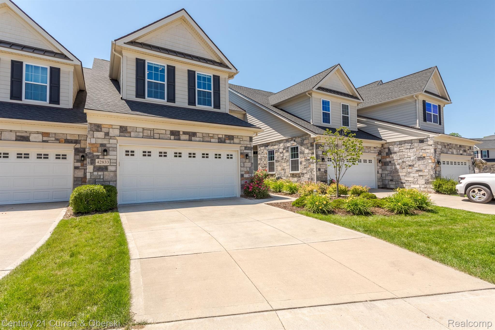 42833 Cardinal Way Novi, MI 48375 - Photo 2 of 39 Gallery Image 2