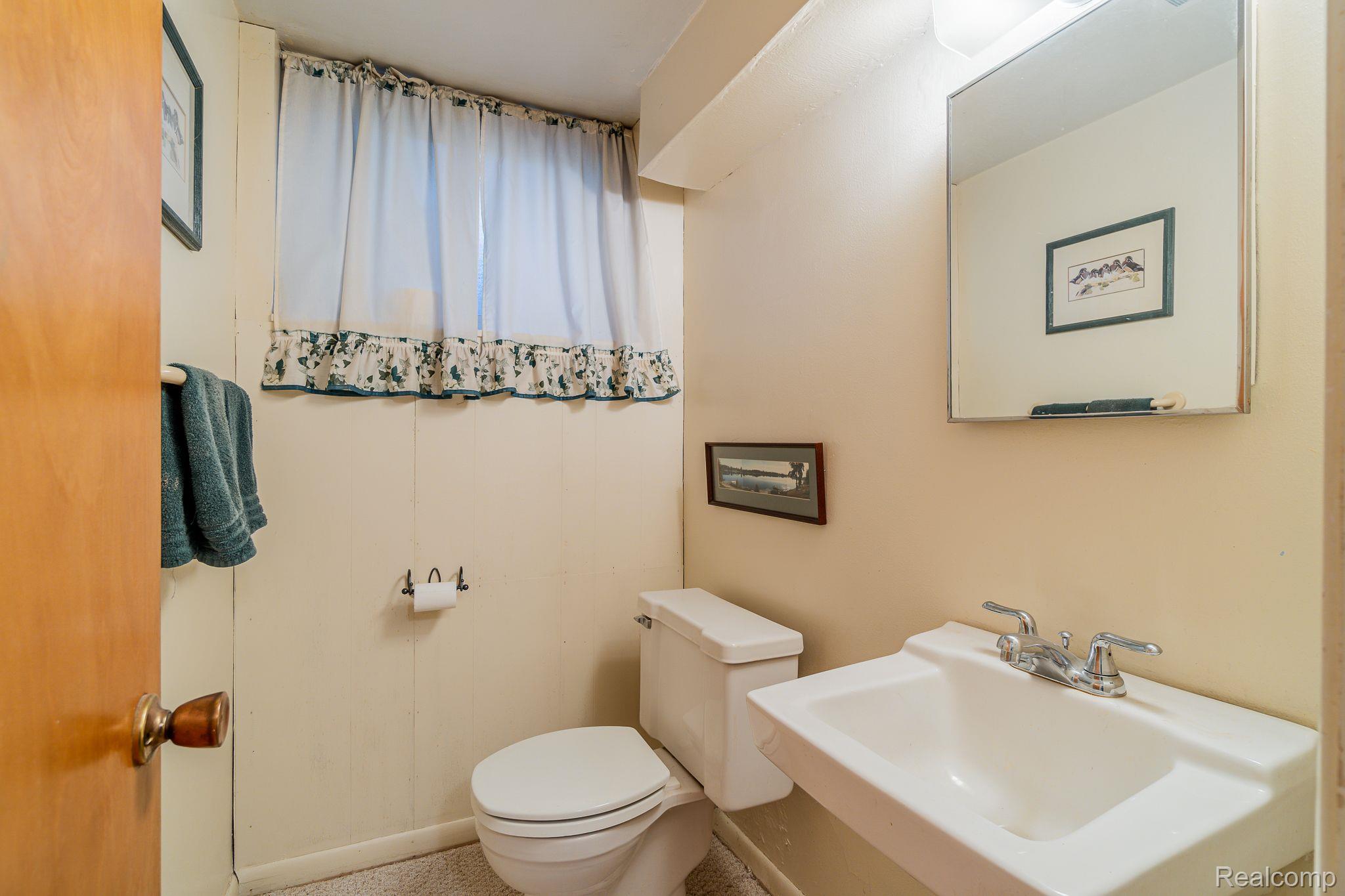 28012 Ridgebrook Road Farmington, MI 48334 - Photo 33 of 43 Gallery Image 33