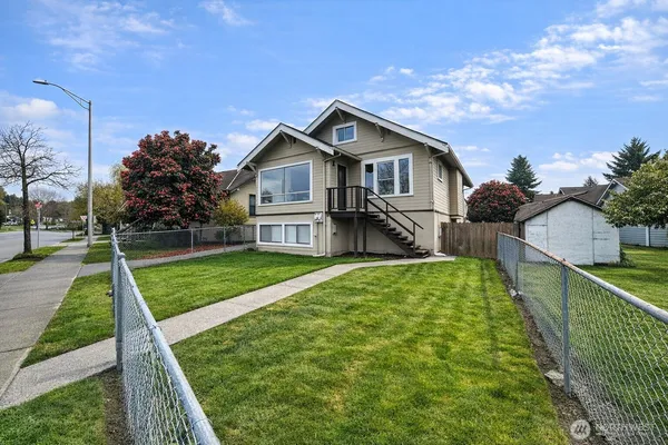 $2,350 | 813 North 3rd Street, Renton, WA 98057