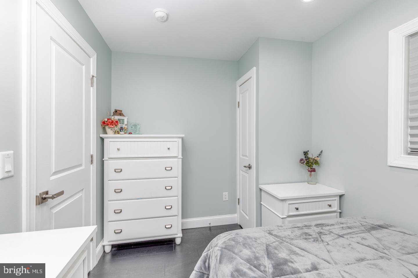 332 Juliustown Road Columbus, NJ 08022 - Photo 21 of 65 a bedroom with a bed and a dresser