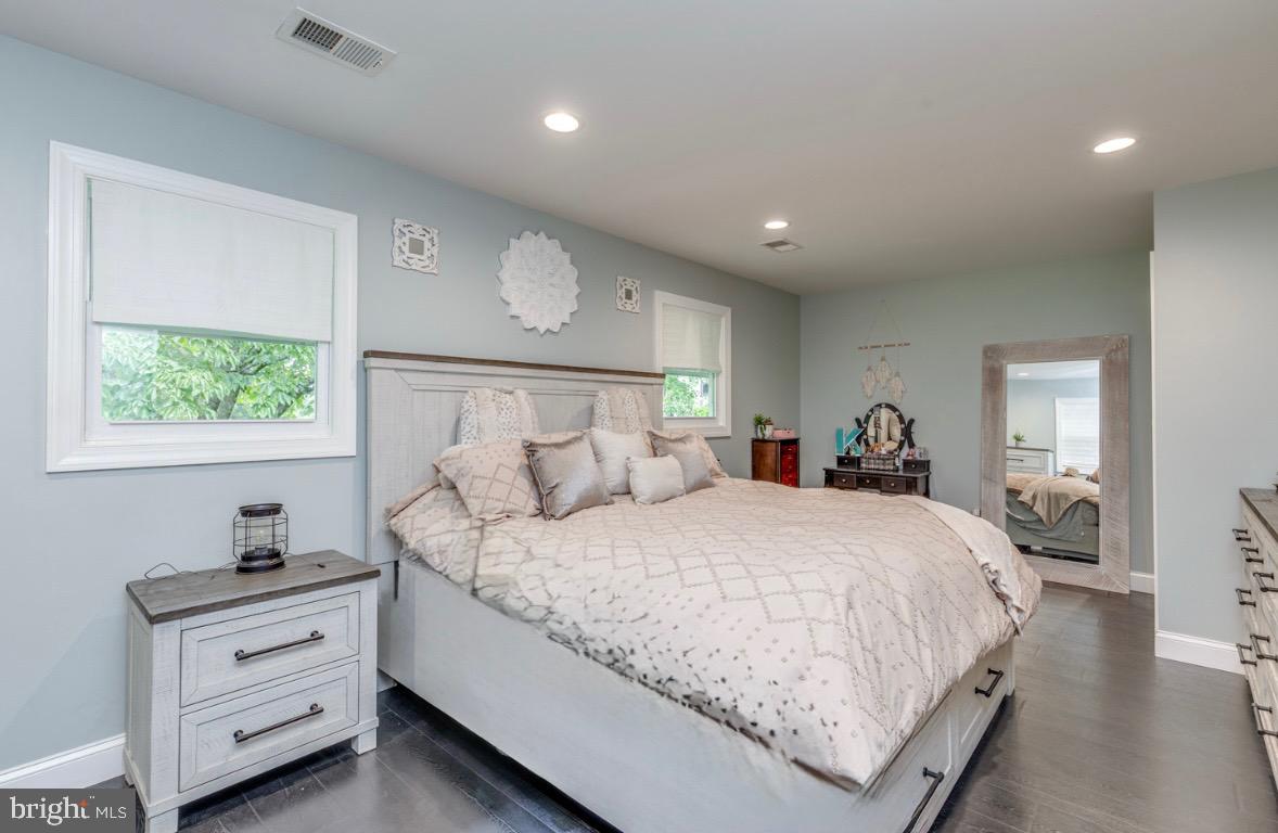 332 Juliustown Road Columbus, NJ 08022 - Photo 24 of 65 a bedroom with bed and window