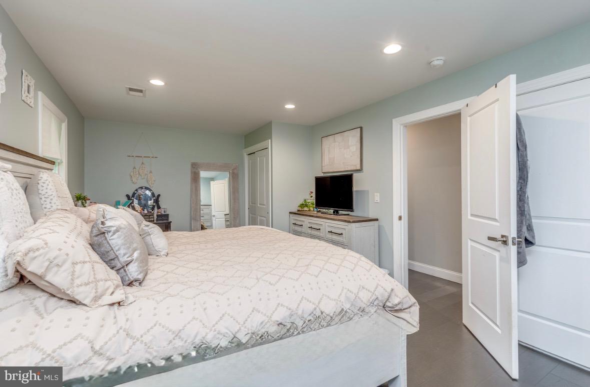 332 Juliustown Road Columbus, NJ 08022 - Photo 25 of 65 a bedroom with a bed and a flat screen tv