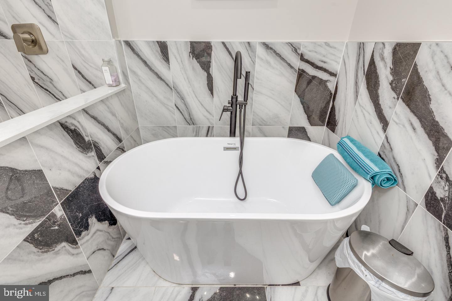 332 Juliustown Road Columbus, NJ 08022 - Photo 28 of 65 a white bath tub sitting in a bathroom