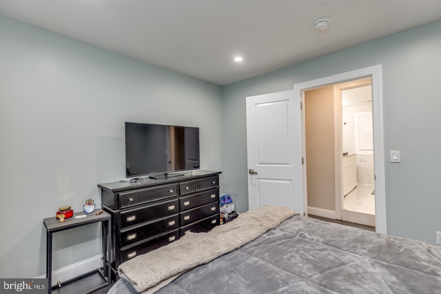 332 Juliustown Road Columbus, NJ 08022 - Photo 30 of 65 a living room with furniture and a flat screen tv