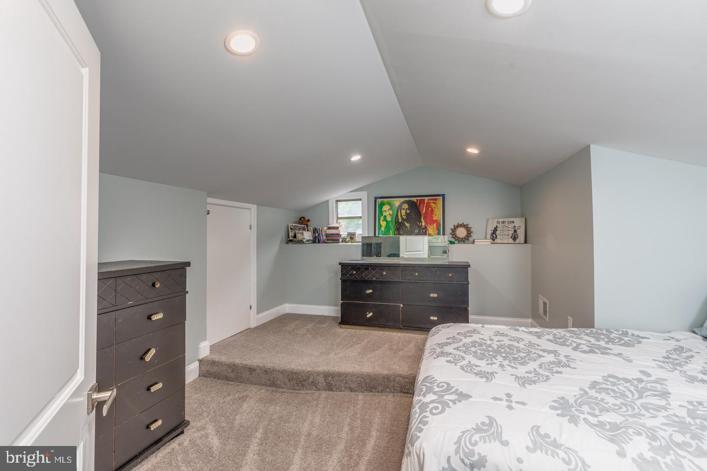 332 Juliustown Road Columbus, NJ 08022 - Photo 40 of 65 a bedroom with a bed and a dresser