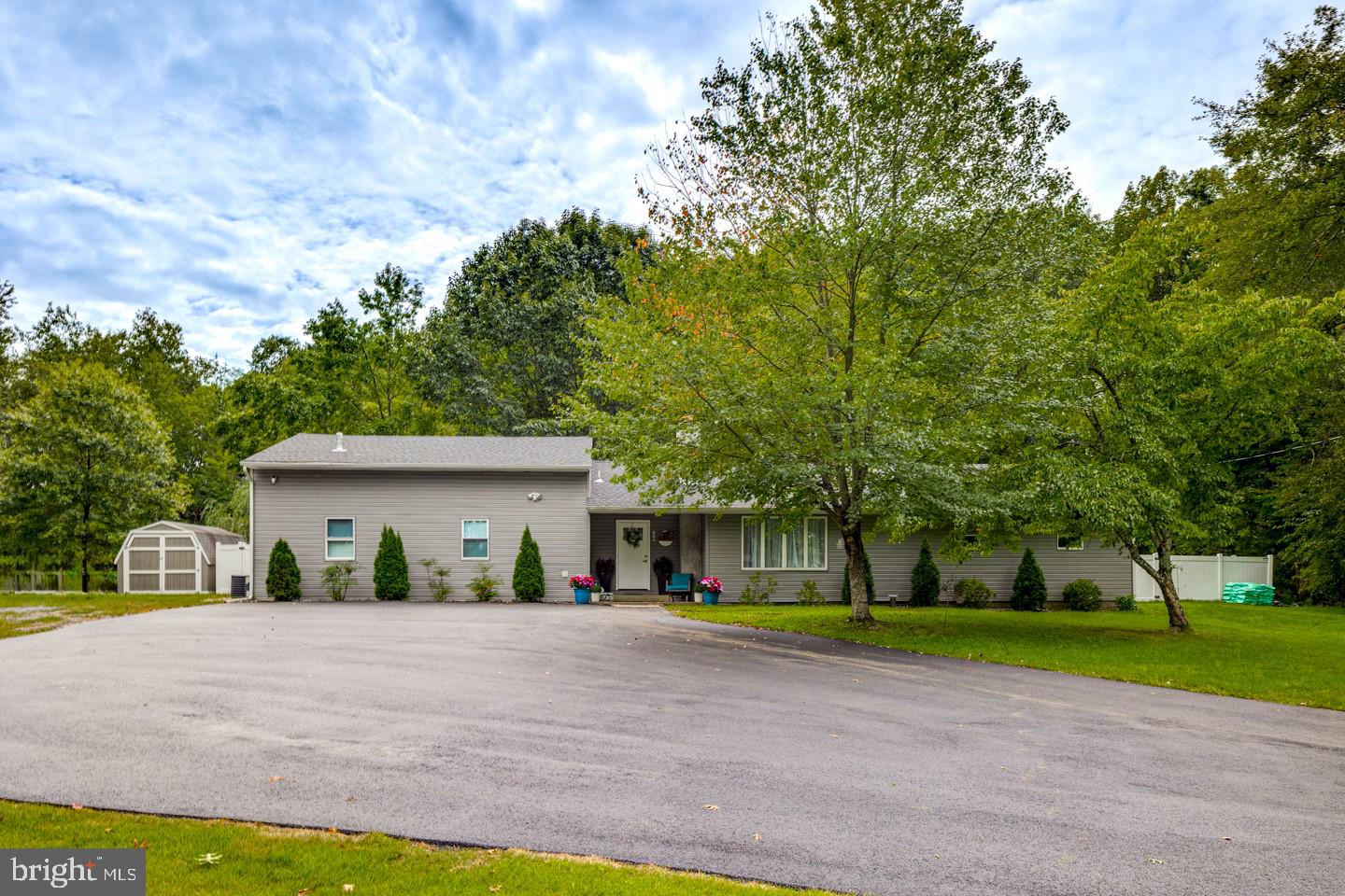 332 Juliustown Road Columbus, NJ 08022 - Photo 4 of 65 a front view of a house with a yard