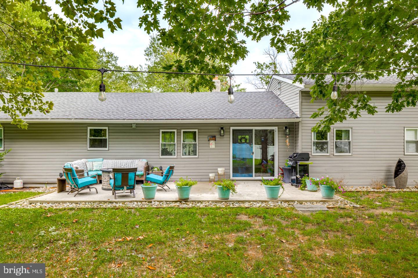 332 Juliustown Road Columbus, NJ 08022 - Photo 43 of 65 a front view of a house with swimming pool and porch