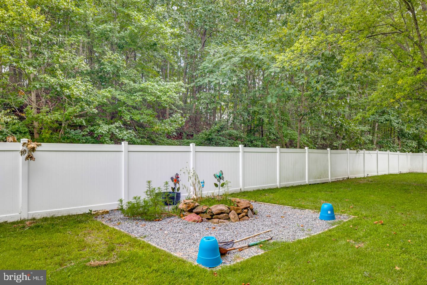 332 Juliustown Road Columbus, NJ 08022 - Photo 48 of 65 a view of a backyard with a small cabin