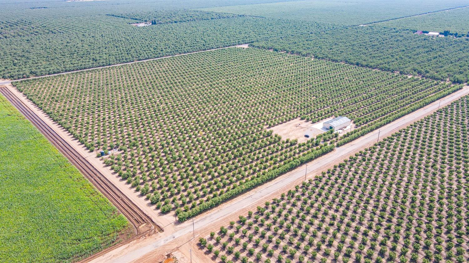 10391 Gillette Road Le Grand, CA 95333 - Photo 23 of 83 a view of balcony with wooden floor