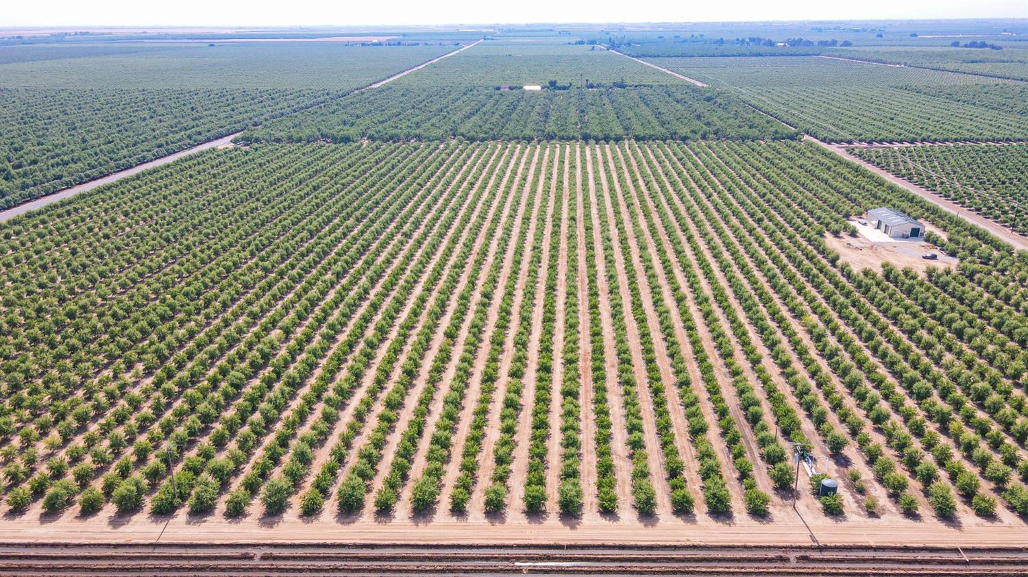 10391 Gillette Road Le Grand, CA 95333 - Photo 25 of 83 a view of balcony with wooden floor